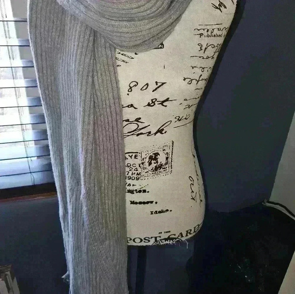 Calvin Klein Grey 85x12 inch Scarf NWT - Picture 7 of 10